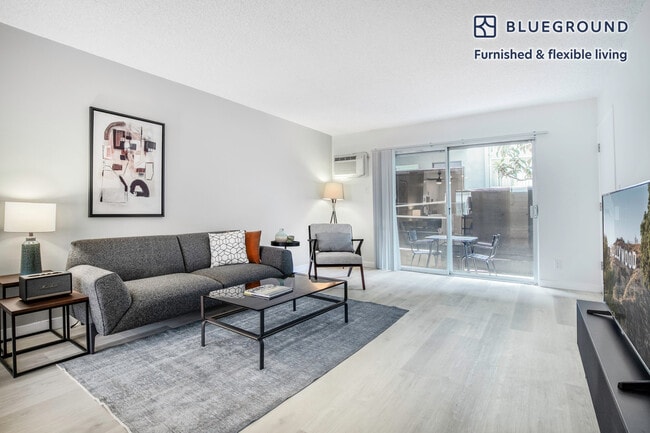 Building Photo - 1231 S Bundy Dr