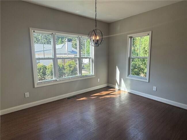 Foto del edificio - 241 Enota Ave NW