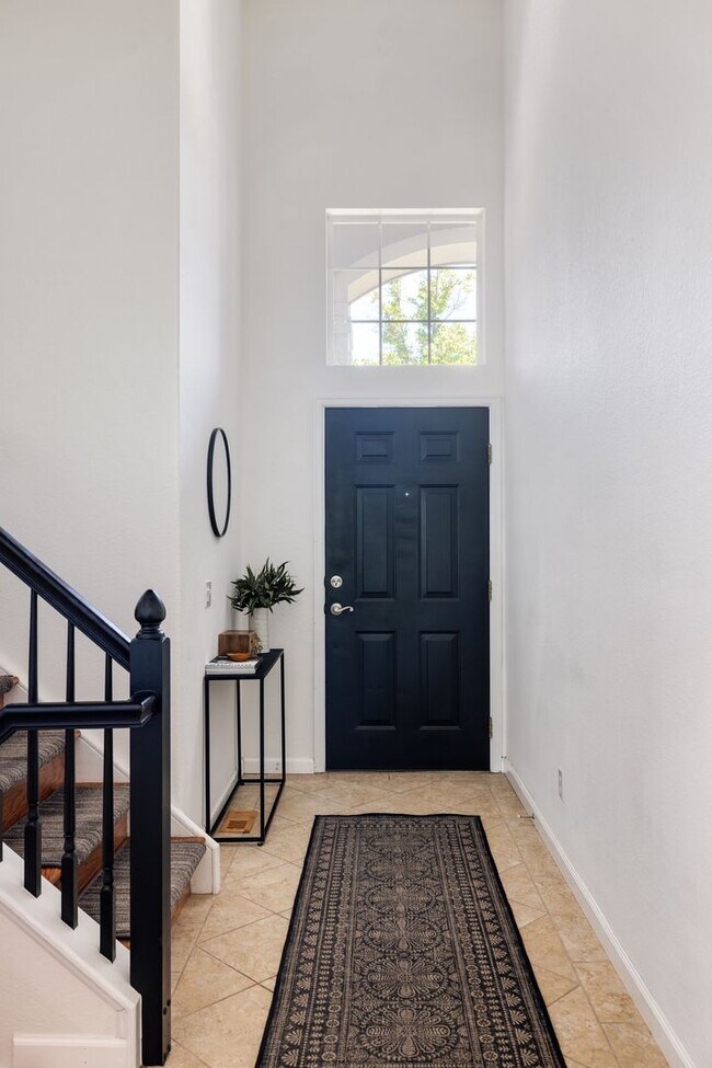 Foto del edificio - Updated 3BD, 2.5BA Townhome in The Villas ...