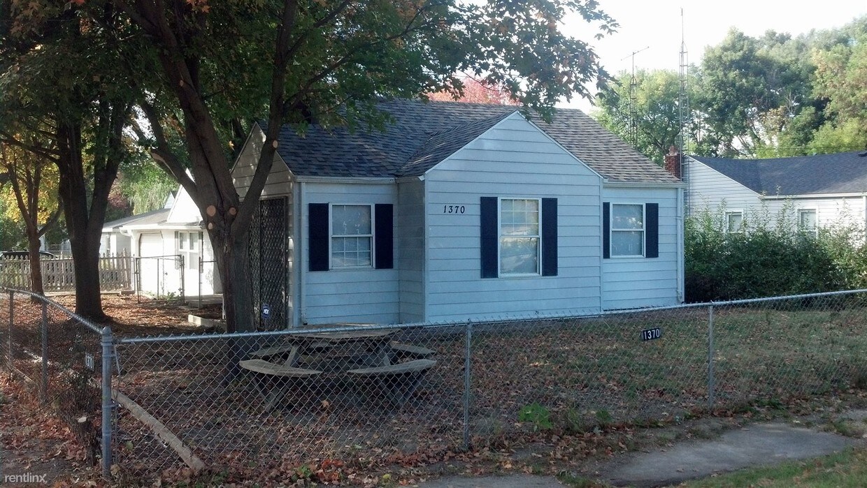 Primary Photo - 3 br, 1 bath House - 1370 S Belsay Rd