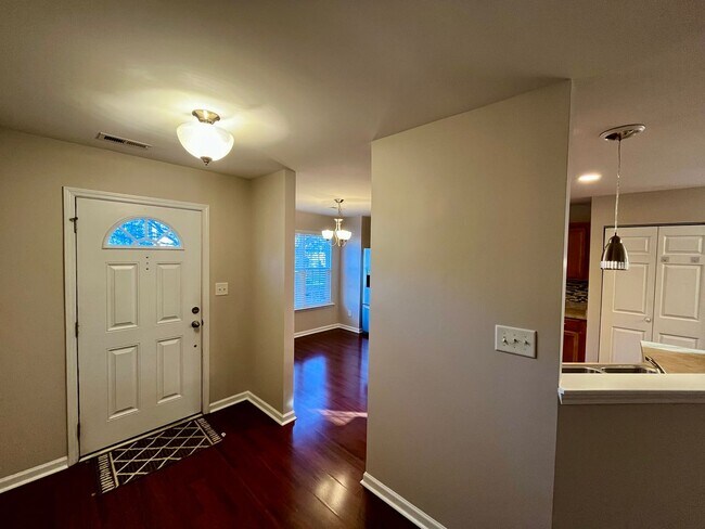 Building Photo - Stunning 3BD, 2.5BA Durham Townhome in a G...