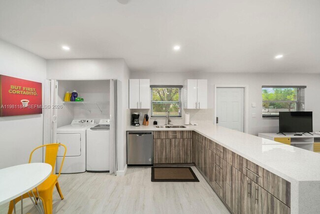 Foto del edificio - 5035 NW 5th Ave