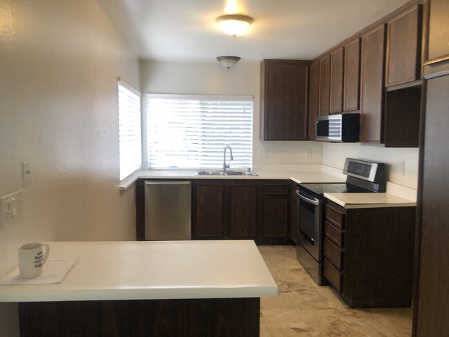 Kitchen - 1756 N Cedar Glen Dr