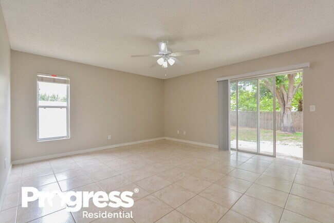 Foto del edificio - 12020 Woodglen Cir