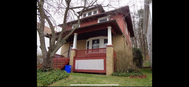 Building Photo - 271 Linden Ave