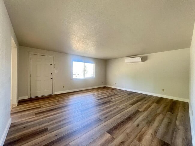 Building Photo - 1317 SE M St