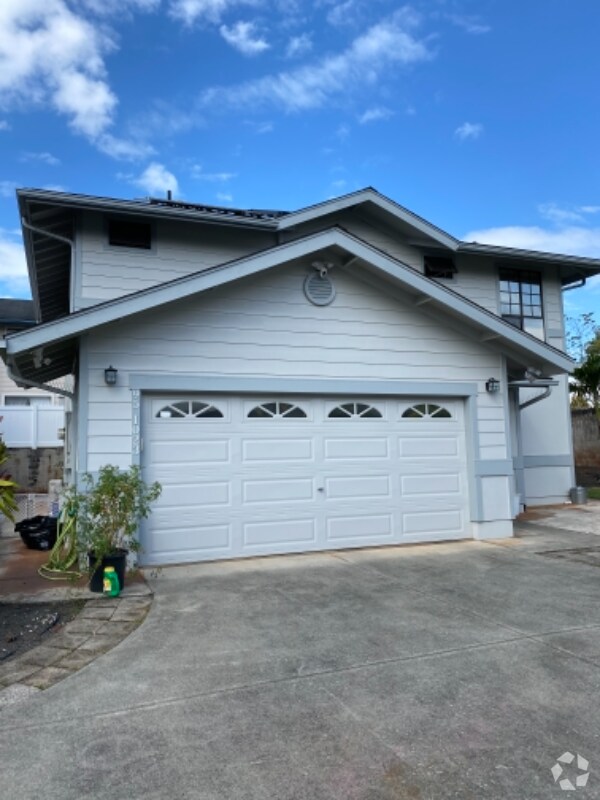 Houses with Garages in Kunia, HI 1 Homes