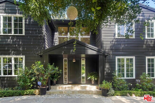 Building Photo - 2794 Mandeville Canyon Rd