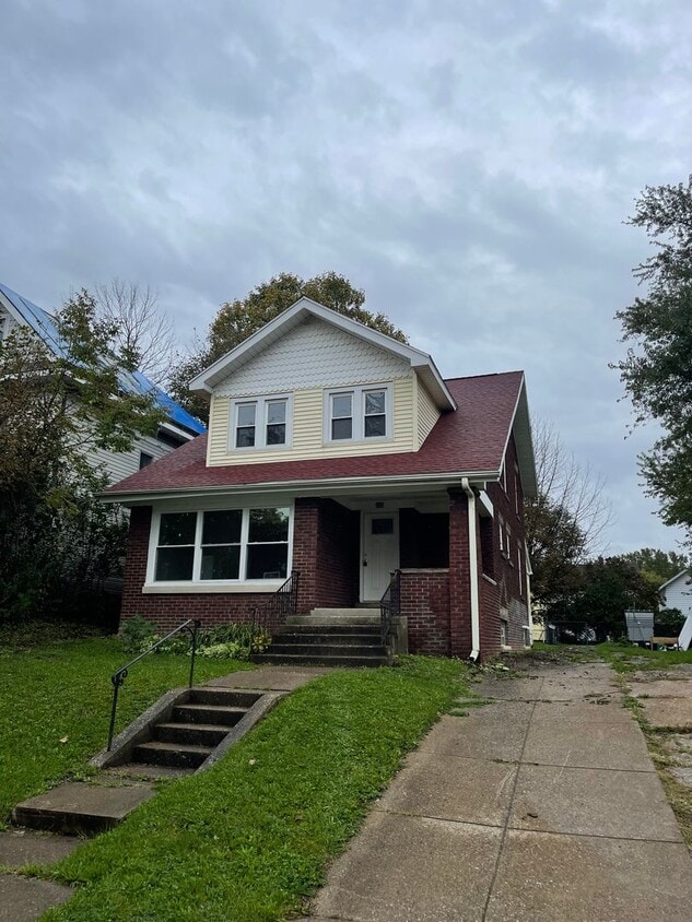 Primary Photo - Completely Remodeled 3 Bedroom House