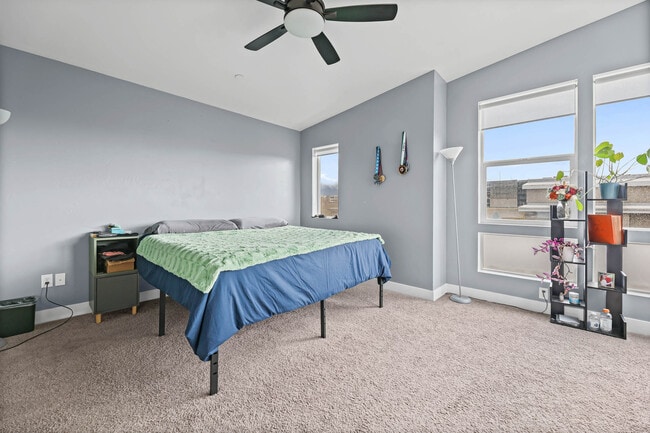 Foto del edificio - 1010 Rooftop Dr