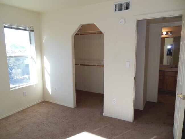 Building Photo - 1100 Goeglein Gulch #149