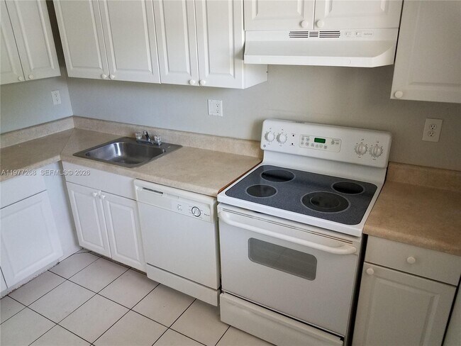 Foto del edificio - 8605 W Sample Rd