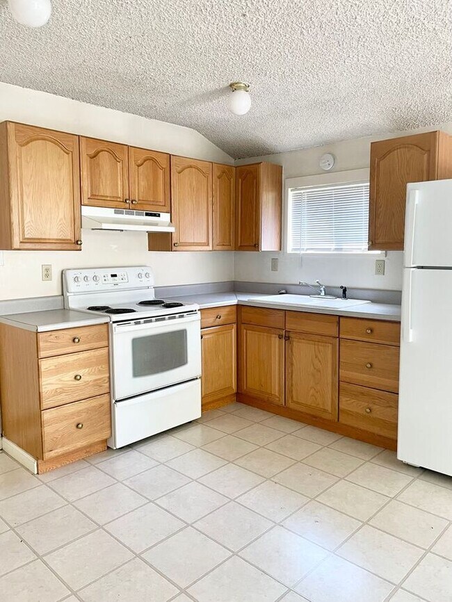 Building Photo - $1,500 Monthly, Studio apartment walking d...
