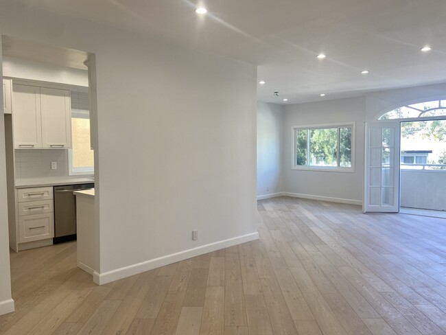 Foto del edificio - 120 N Swall Dr