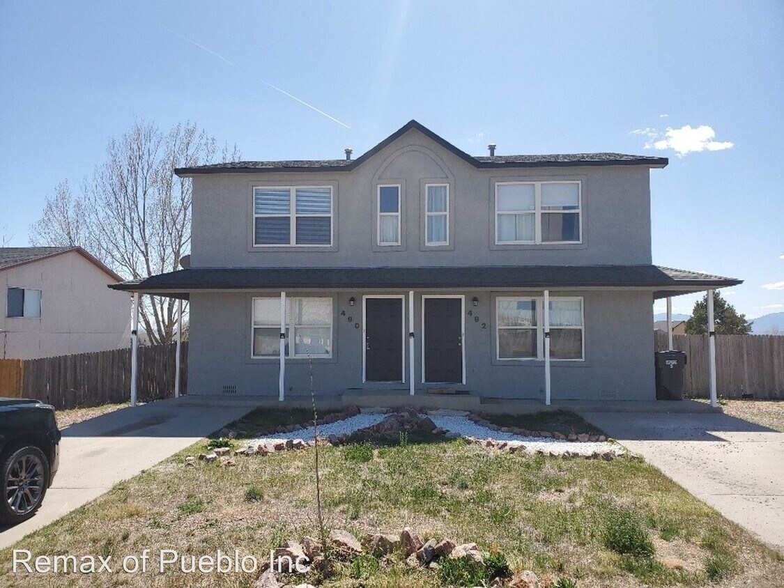 Primary Photo - 490-492 W Bellflower Dr