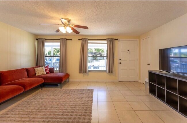 Foto del edificio - 2877 Nutwood St