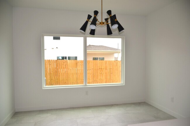 Foto del edificio - 1027 Birch Loop