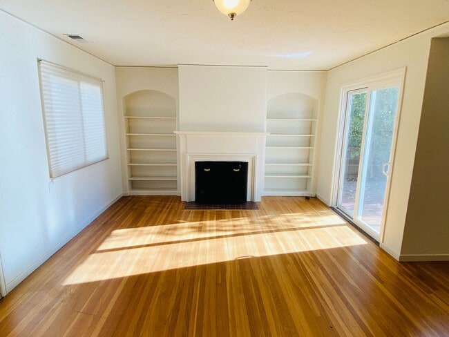 Building Photo - Charming Cottage in Old Palo Alto.  Great ...