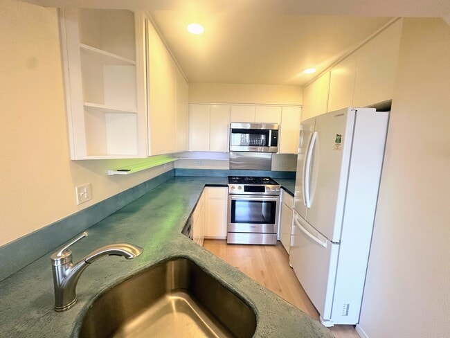 Building Photo - 339 Ravenwood Pl