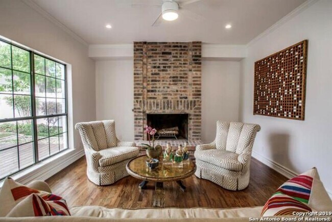 Foto del edificio - 101 Rosemary Ave