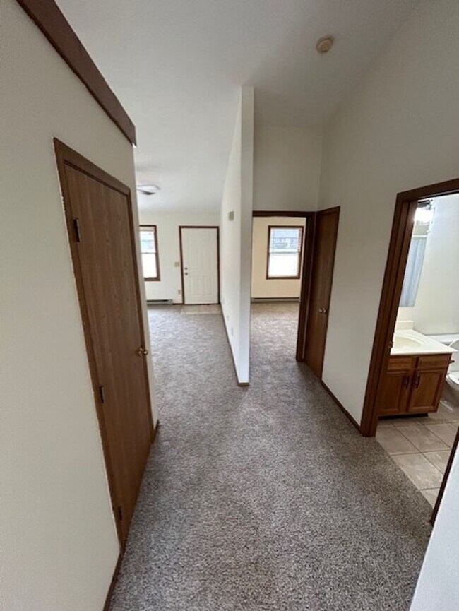 Building Photo - 2 Bedroom Ranch-Style Condo available soon!