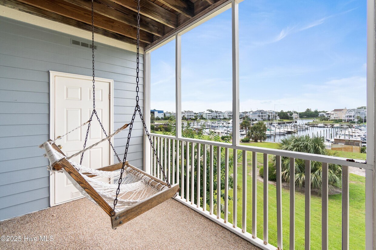 Primary Photo - 2555 St James Dr SE