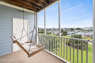 Building Photo - 2555 St James Dr SE