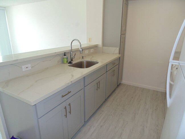 Building Photo - Newly renovated 1 bedroom, 1 bath, 1 parki...