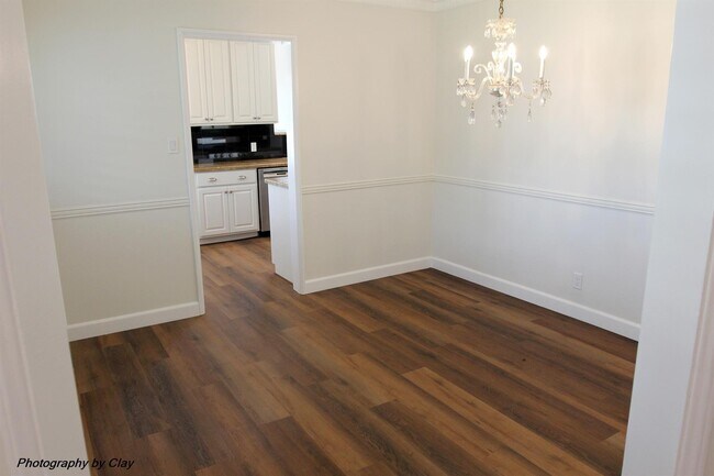 Building Photo - 8008 El Manor Ave