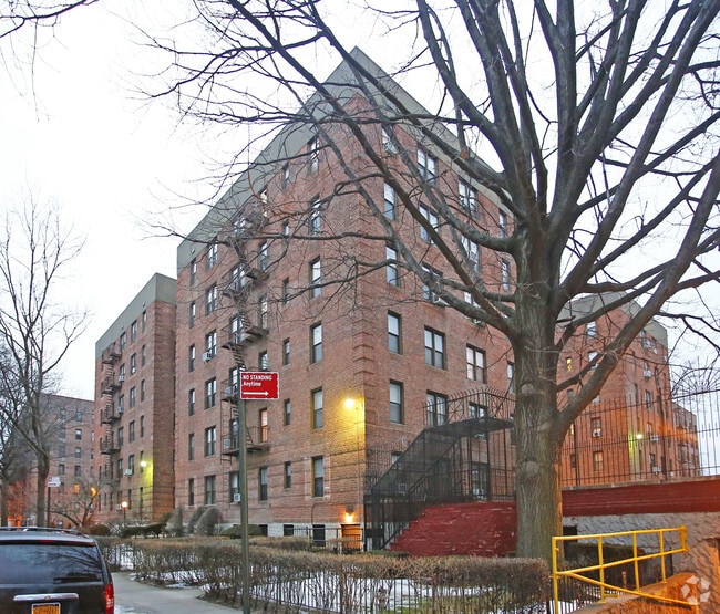 Building Photo - 2620 E 13th St