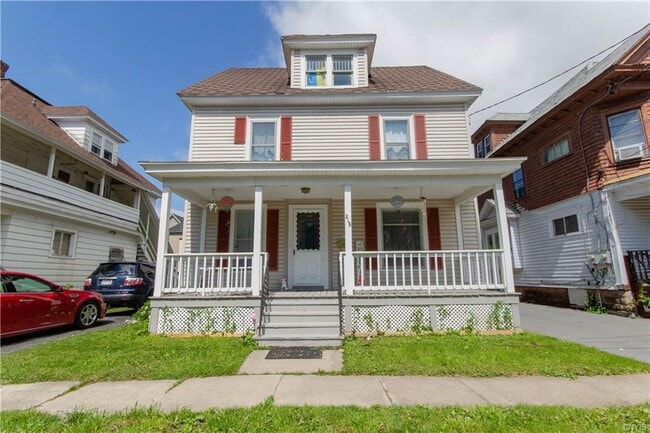 Front View - 218 S Pleasant St