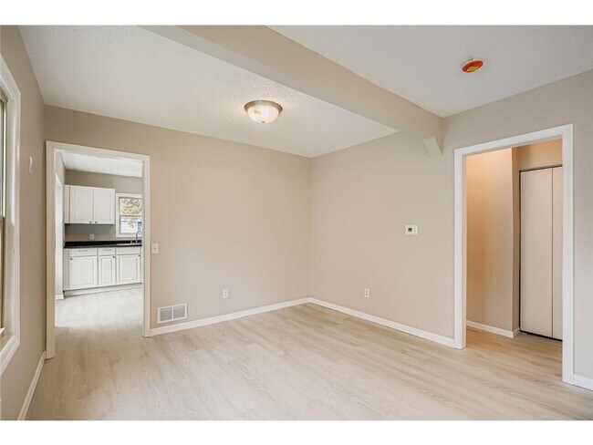 Foto del edificio - 4643 Emerson Ave N