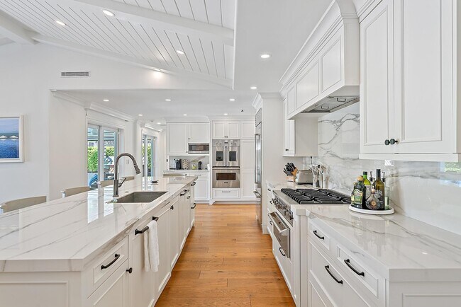 Foto del edificio - 2408 Bay Village Ct