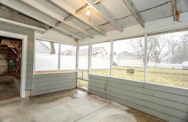 Foto del edificio - 236 E Main St