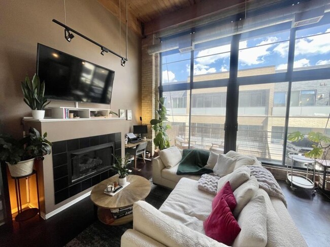 Building Photo - 1 bedroom in Chicago IL 60647