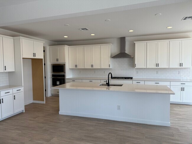 Gourmet Kitchen - 40563 W Michaels Dr