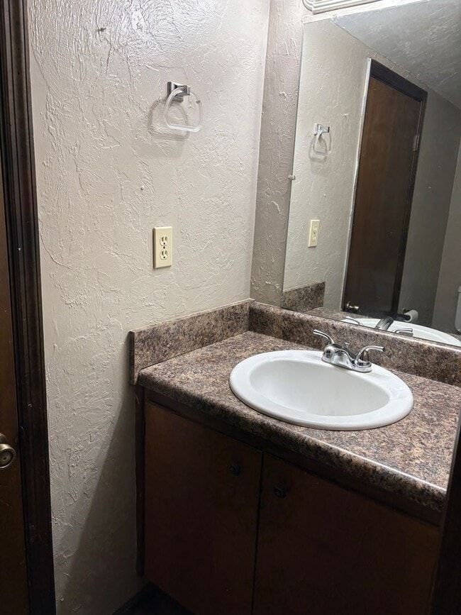 Building Photo - Killearn Townhome