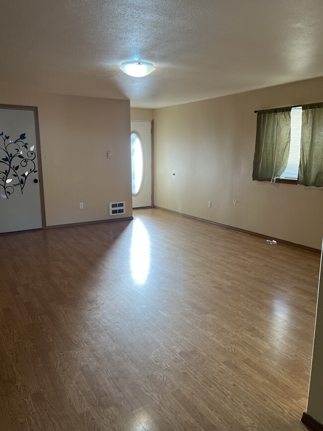 Building Photo - 224 Wyandotte Ave