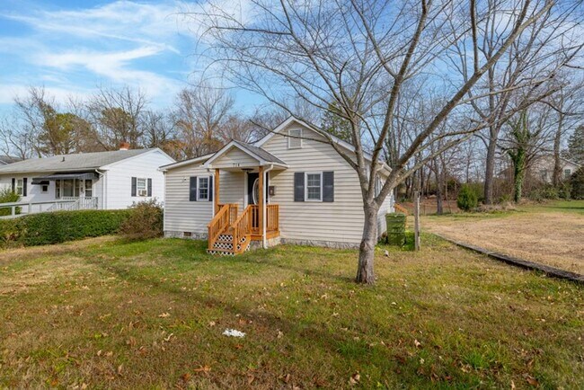 Foto del edificio - Updated 2-Bedroom Home Walking Distance to Longwood University!