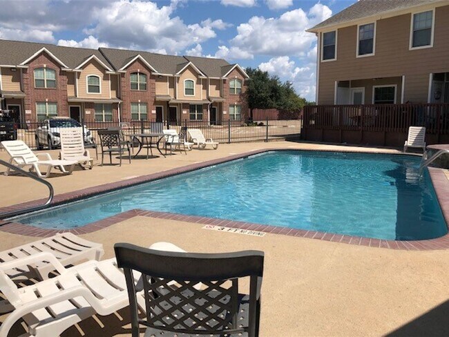 Building Photo - 1204 River Ridge