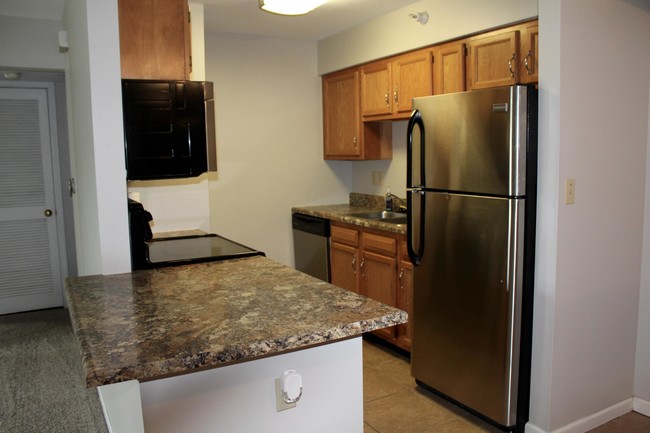 Building Photo - 29 N Cedar Lake Dr W