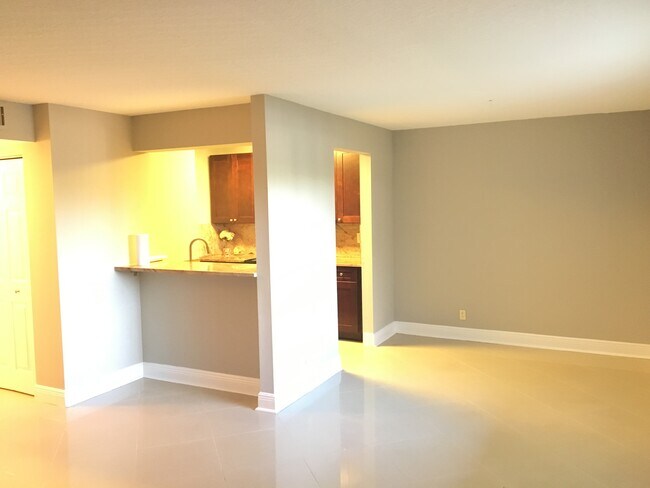 Foto del edificio - 808 Meadows Cir