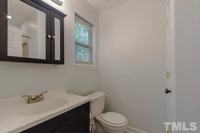 Building Photo - Rooms for rent in Raleigh