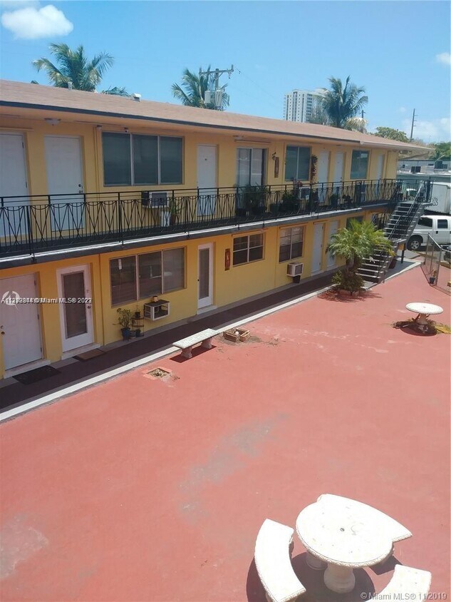 17051 NE 23rd Ave Unit 2E, North Miami Beach, FL 33160 Room for Rent