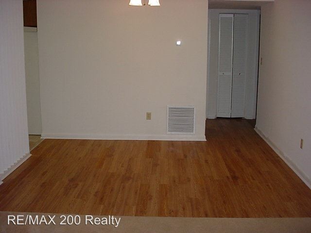 Building Photo - 1651 N Park Ave