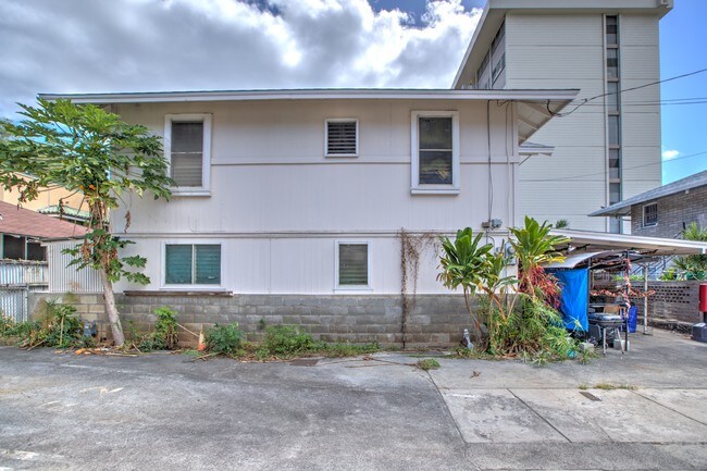 Building Photo - 909 Lukepane Ave