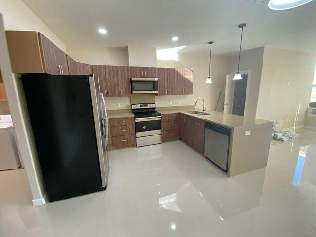 Building Photo - 3600 S. Embassy Ave. Apt. 1