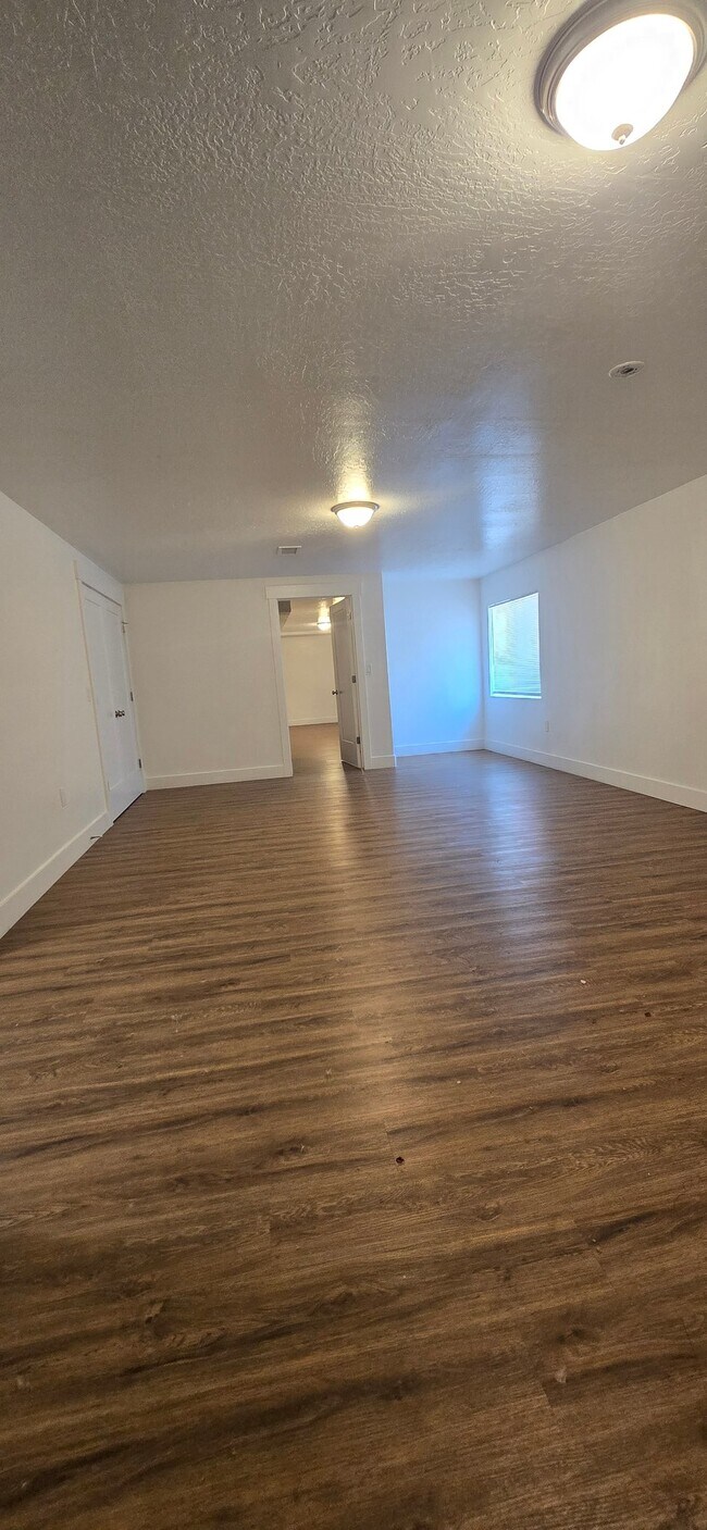 Foto del edificio - 8814 Daisy View Ln