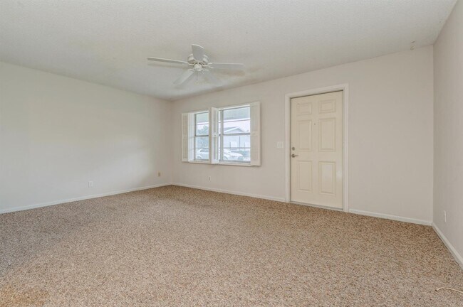 Building Photo - 2405 Lowson Blvd