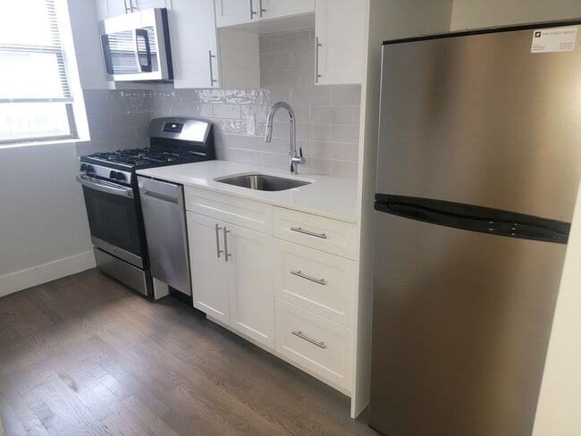 Photo - Beautiful; 2 Bed with in unit washer and d... House